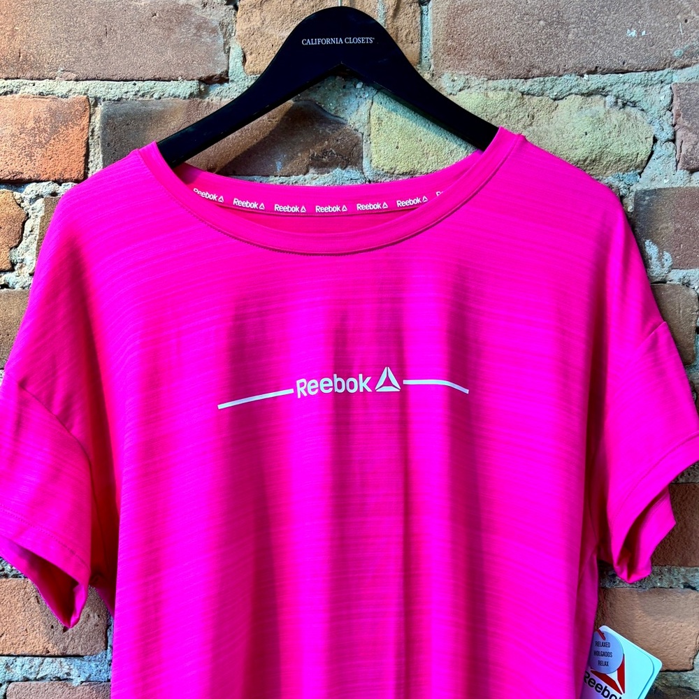 NWT Reebok Bright Pink Relaxed‑Fit T‑Shirt. Size Large. NEW ❤️